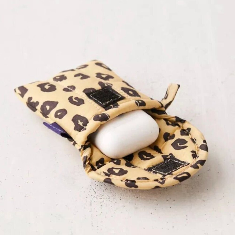 NWT BAGGU Puffy Earbuds Case - Honey Leopard - Picture 6 of 8